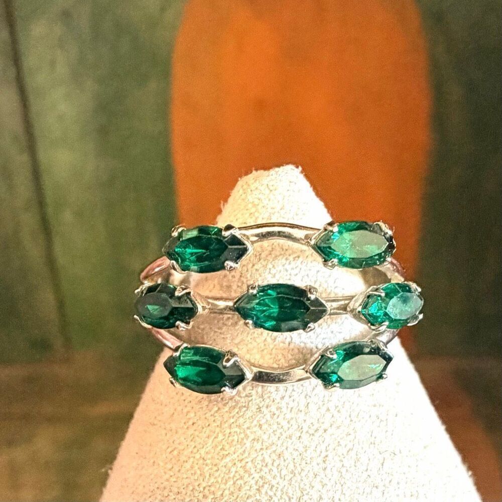 Sarah Coventry Vintage Green Glass Triple Row Adjustable Ring - Picture 2 of 11
